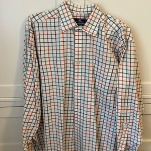 Vineyard Vines button down very good condition